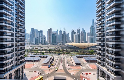 Jumeirah Lake Towers Apartment | 1BR Gem with Lake View Plus Pool & Gym Access