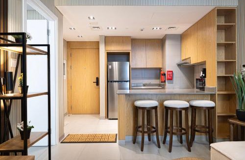 Sharjah Apartment | 1BR The Wanderer Private Home in Sharjah