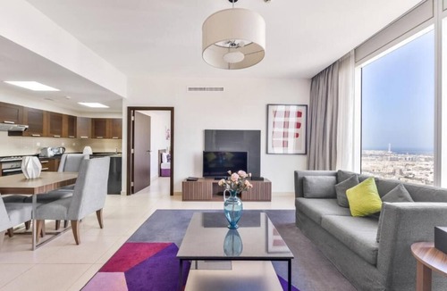 Al Satwa Apartment | 2 Bedroom w/Infinity Pool Near DWTC