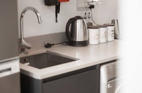 Sharjah Apartment | 20 Mins drive to Dubai International Airportn