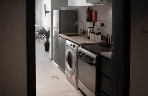 Sharjah Apartment | 20 Mins drive to Dubai International Airportn