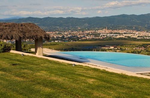 Arezzo Villa | 250 m² Villa ∙ 4 bedrooms ∙ 8 guests