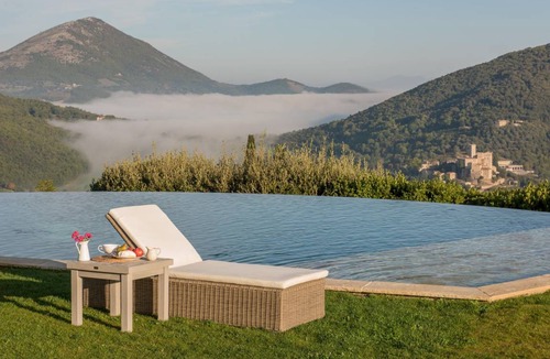 Montelaguardia Villa | 276 m² Villa ∙ 8 bedrooms ∙ 16 guests