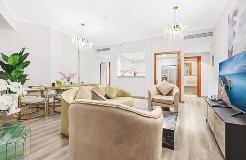 Downtown Dubai Apartment | 2BR in Dubai | Close to Marina, Great Views & Amenities
