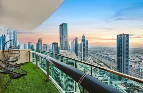 Downtown Dubai Apartment | 2BR in Dubai | Close to Marina, Great Views & Amenities