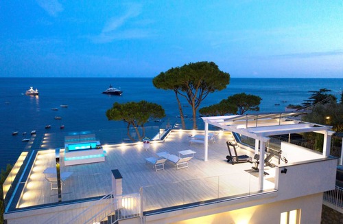 Marina del Cantone Villa | 300 m² Villa ∙ 6 bedrooms ∙ 12 guests