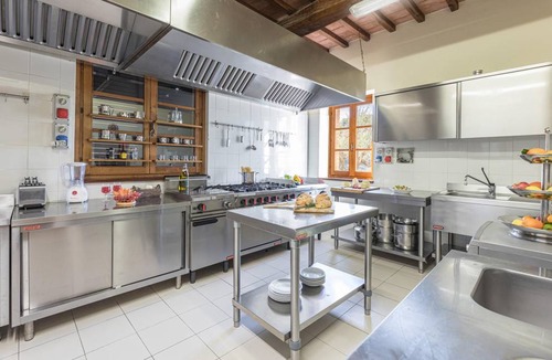 Valfabbrica Villa | 310 m² Villa ∙ 6 bedrooms ∙ 15 guests