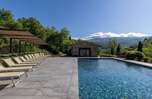 Castel Focognano Villa | 320 m² Villa ∙ 8 bedrooms ∙ 20 guests