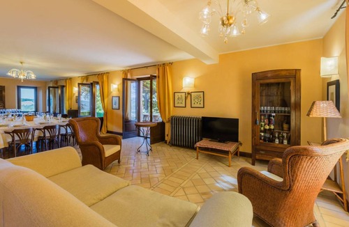 Montalto delle Marche Villa | 350 m² Villa ∙ 7 bedrooms ∙ 16 guests