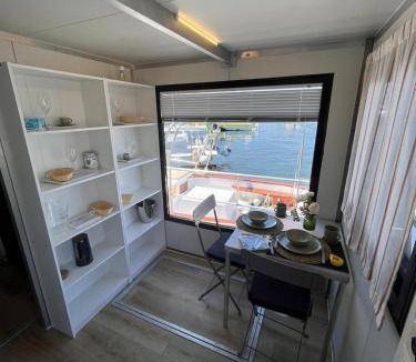 Licola Boat Rental | 36 m² Houseboat ∙ 2 guests