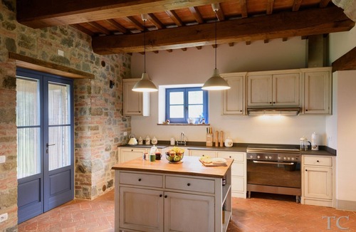 Le Piazze Villa | 4 Bedroom Tuscan Country Villa with Infinity pool & stunning views near Cortona