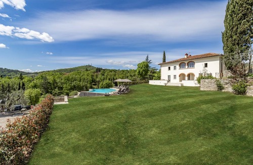 Ponte Buriano Resort | 405 m² Luxury rental ∙ 5 bedrooms ∙ 10 guests