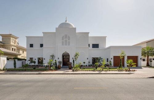 Palm Jumeirah Villa | 6 Bedroom Villa with Private Pool and Beach on Palm Jumeirah