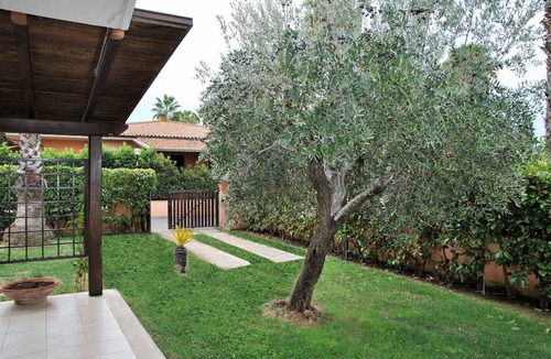 Fondi House | 60 m² House ∙ 3 bedrooms ∙ 6 guests