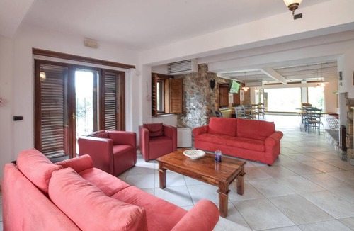 Petrizzi House | 600 m² House ∙ 7 bedrooms ∙ 20 guests