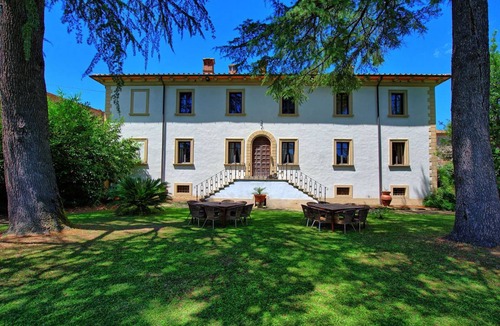 Capolona Villa | 750 m² Villa ∙ 9 bedrooms ∙ 18 guests