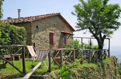 Castelfranco di Sopra House | 80 m² Farmhouse ∙ 3 bedrooms ∙ 5 guests