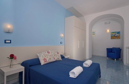 Succhivo Bed & Breakfast | A 5-minute walk to the sea and the famous Poseidon Gardens.