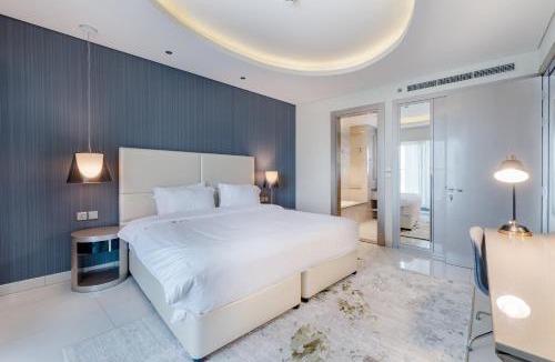 Business Bay Apartment | A Living Modern 1BR Apartment in Paramount tower -2203D