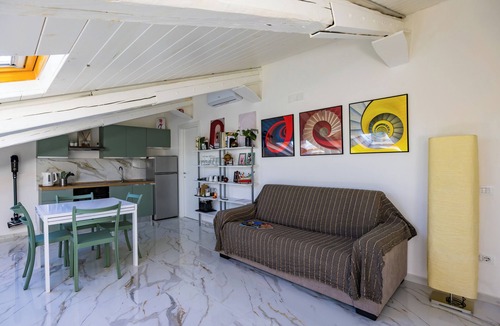 Naples City Centre Apartment | A Quiet Space - design sloping roof apartment near Central Station