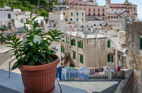 Atrani Apartment | A stone's throw from the sea .