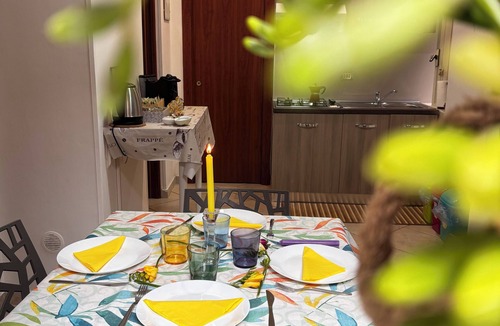 Chiaia House | A un passo dal cuore di Napoli: Rosso Napoli Short Lets
