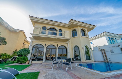 Palm Jumeirah Villa | A Villa on a man Made Island Looking at the Royal Atlantis