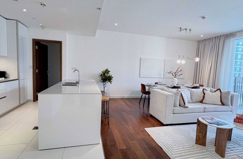 Al Wasl Apartment | Airstay | Luxurious 2BR + Guest Room | City Walk