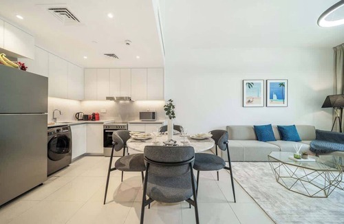 Umm Suqeim 3 Apartment | Airstay | Modern 1BR | Madinat Jumeirah