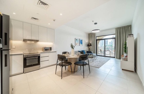 Umm Suqeim 3 Apartment | Airstay | Modern 1BR | Madinat Jumeirah