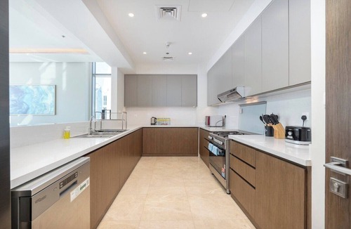 Dubai Apartment | Airy 5-Bedrooms Apartment at Harbour views with stunning scenery of Dubai Creek!