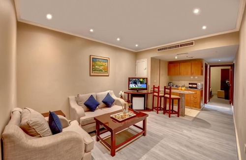 Al Qasimia Apartment | Al Bustan Tower Hotel Suites