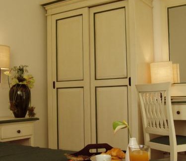 Castel Guelfo di Bologna Bed & Breakfast | Alla Corte Del Picchio Room & Breakfast