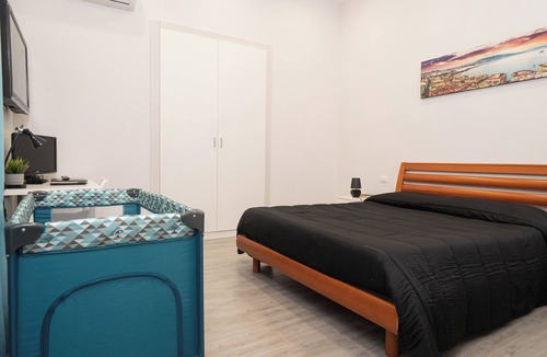 Pozzuoli Bed & Breakfast | ALMA elegante e luminoso appartamento sul lungomare Pozzuoli e vicino al centro