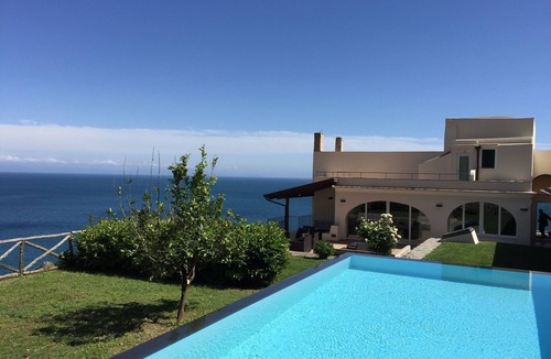 Amalfi Villa | Amalfi villa rental for 16 people - large villa on the Amalfi coast of Italy