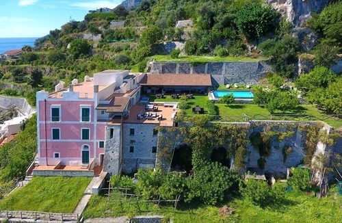 Amalfi Villa | Amalfi villa rental for 16 people - large villa on the Amalfi coast of Italy