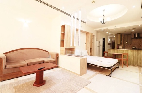 Dubai Sports City Apartment | AMAZING GOLF VIEW 1 BEDROOM APARTMENT