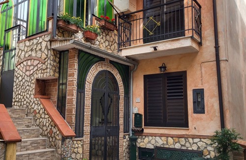 Montoro Apartment | Amodio Apartments - Living