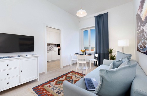 Sorrento Historic Centre Apartment | AMORE RENTALS - Appartamento Tramontano with Air Conditioning and Internet WI-FI