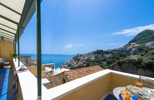 Liparlati Ski Chalet | AMORE RENTALS - Residence Barbera with Terrace and Air Conditioning