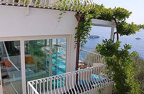 Arienzo Villa | AMORE RENTALS - Villa Le Sirene 1 with Private Pool and Sea View