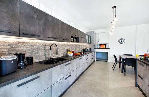 Priora Villa | AMORE RENTALS - Villa Tittina with Sea View and Parking