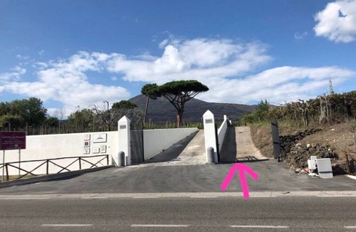 Trecase House | And a small house placed in the green of Vesuvius with a breathtaking view