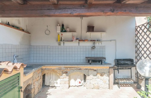 Case Peschiera-Lu Fraili Apartment | Apartment 'Ponza' with Private Terrace, Private Garden and Air Conditioning