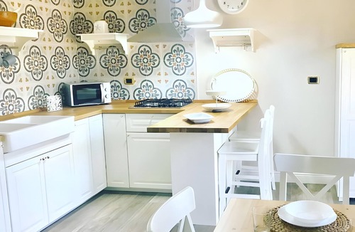 Castellammare di Stabia Apartment | Apartment 'Blue Sea Two Apartments' with Shared Terrace, Wi-Fi and Air Conditioning