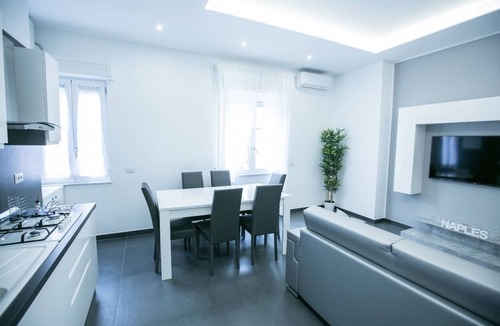 Naples City Centre Apartment | Apartment 50 meters from Central Station! Ideal for both families and friends