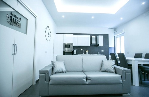 Naples City Centre Apartment | Apartment 50 meters from Central Station! Ideal for both families and friends