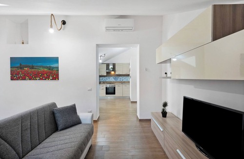 Piazza-Tralia-Pendolo Apartment | Apartment 'Alba' with Mountain View, Wi-Fi and Air Conditioning