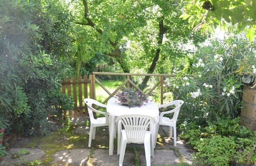 Ercolano Apartment | Apartment An on the first floor in a villa with garden, parking and Wi-Fi