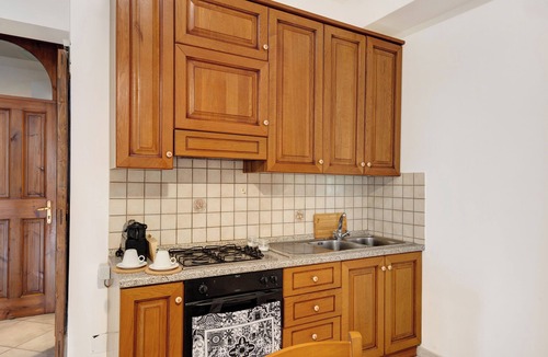 Nerano Apartment | Apartment 'Appartamento Napoli' with Sea View, Wi-Fi and Air Conditioning